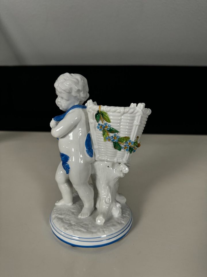 Antike Porzellan Figur Putto mit Korb Ernte 18cm in Korschenbroich