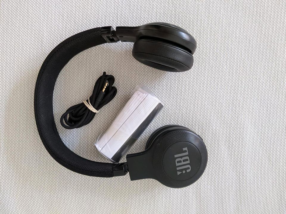 JBL Bluetooth Kopfhörer in schwarz in Braunschweig