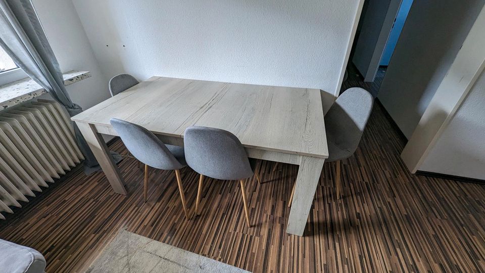 Esstisch mit vier Stühlen in Goslar