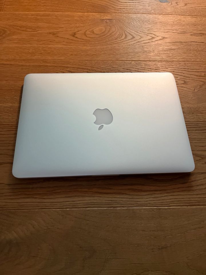 MacBook Pro (Retina, 13 Zoll, Anfang 2015) in Hamburg