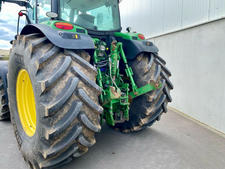 John Deere 6215R in Wittlich