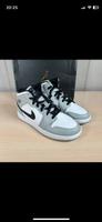 NIKE Air Jordan 1 Mid (42) Frankfurt am Main - Westend Vorschau