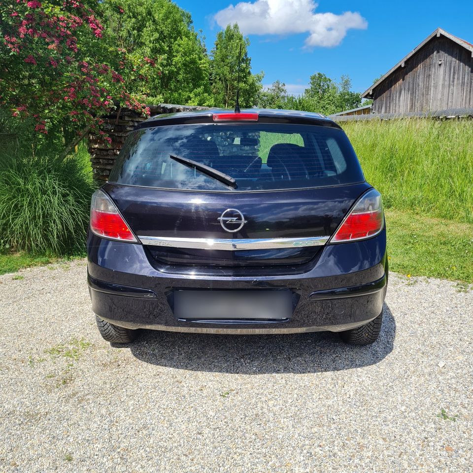 Opel Astra/1.Hand/Klima/viele neue Teile/TÜV 05/26/Motor 155t km in Reisbach