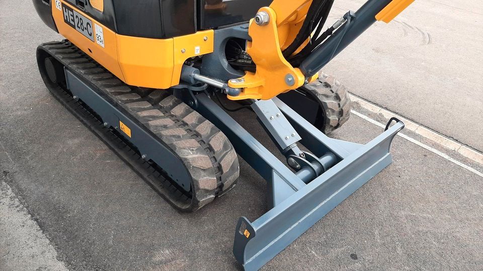 Minibagger neu - Eurotrac HE28 Kompaktbagger - zwei Fahrgeschwindigkeiten - hydr. Schnellwechsler CW05 -  - Hammer-/Sortierfunktion - Planierschild - Schwinge - Gartenbagger Microbagger Kettenbagger in Gnevkow