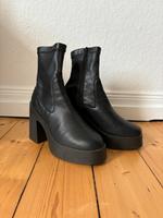Schwarze Stiefeletten mit Absatz von Asos in 39 EU Hannover - Döhren-Wülfel Vorschau