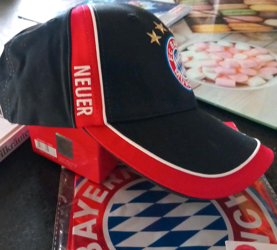 FC Bayern signiertes Weizenbierglas, Tasse, Käppi und vieles mehr in Rust