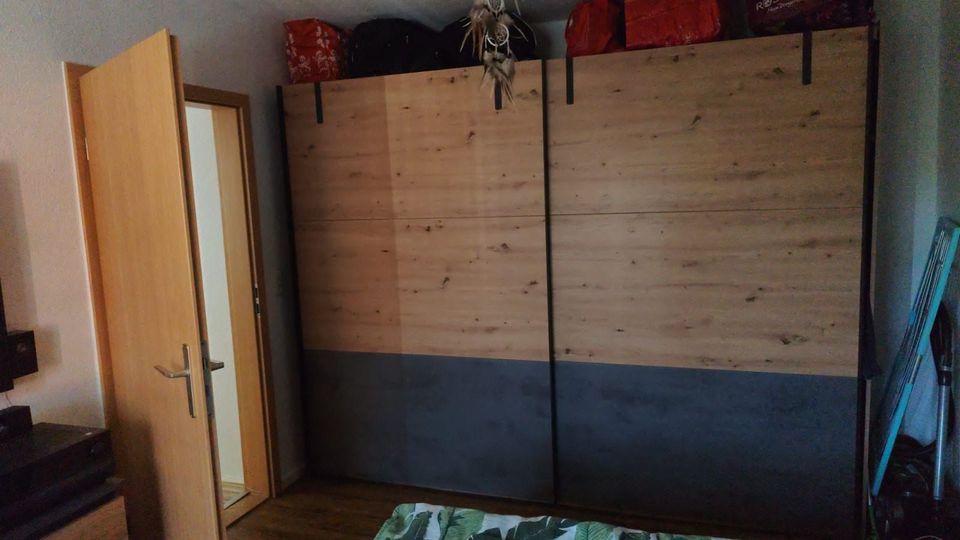 Schlafzimmer, Bett und Schränke in Schwerin