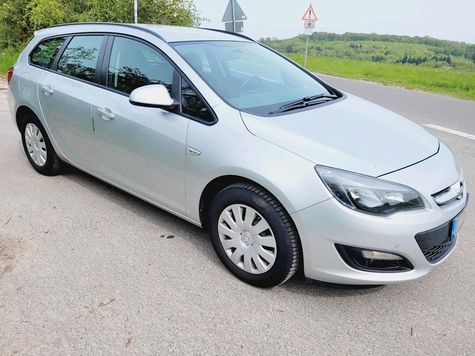 Opel Astra-J CDTI 1,6 Sports Tourer 2015 in Trierweiler