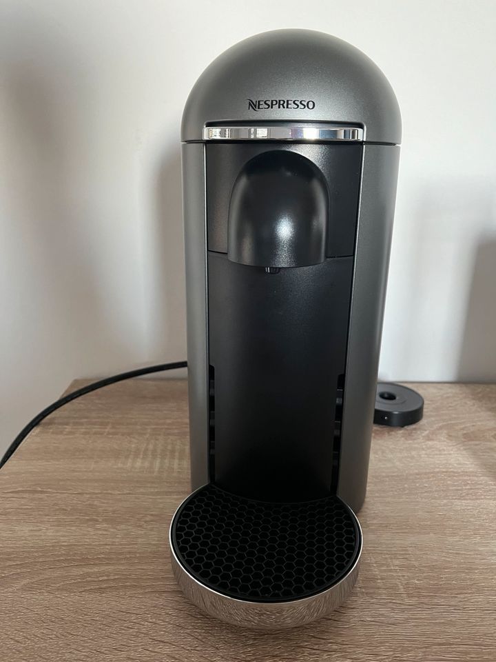 Nespresso Vertuo Plus GCB2 Titan Kaffeemaschine inkl Versand in Nürnberg (Mittelfr)