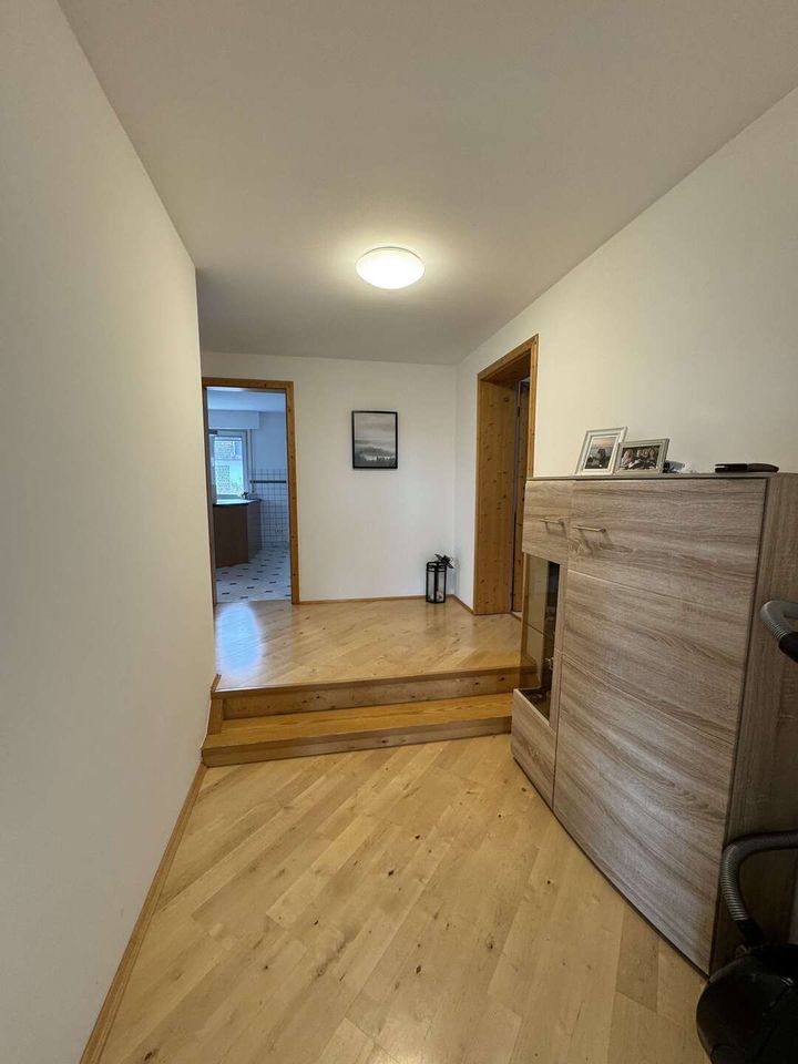 Moderne 5-Zimmer-Maisonette-Wohnung mit Weitblick in exklusiver Lage von Bad Vilbel in Bad Vilbel