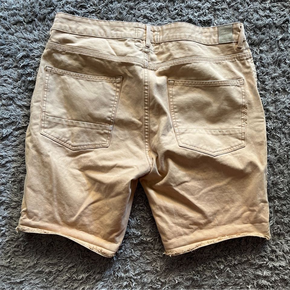 Kurze Jeans Shorts Destroy Look in Wolfenbüttel