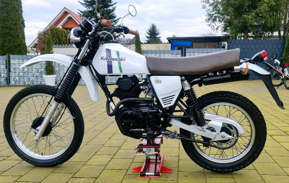 Kawasaki KL 250 Youngtimer, CaféRacer, Restauriert, 11 Tsd. Km, in Bielefeld