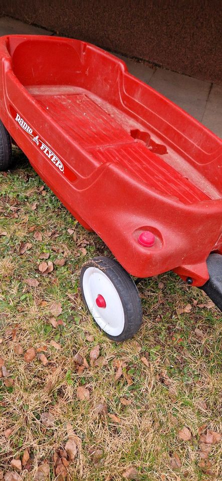 Radio Flyed Bollerwagen Kinderwagen in Maintal