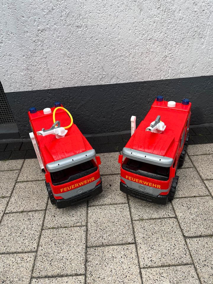 Kinder Feuerwehrauto/ Rutscheauto mit Wasserspritze in Neukirchen-Vluyn