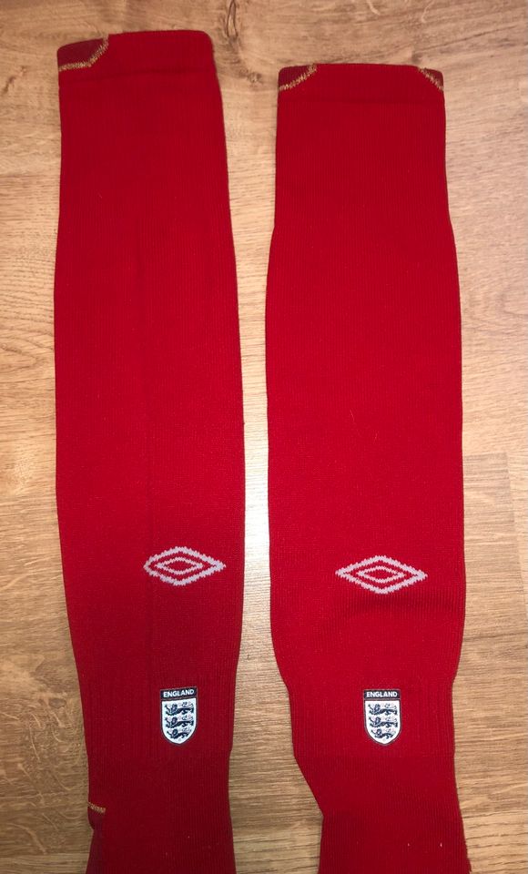 England Away Socks 2006 Umbro Adults Red in Lichtenberg/Erzgebirge