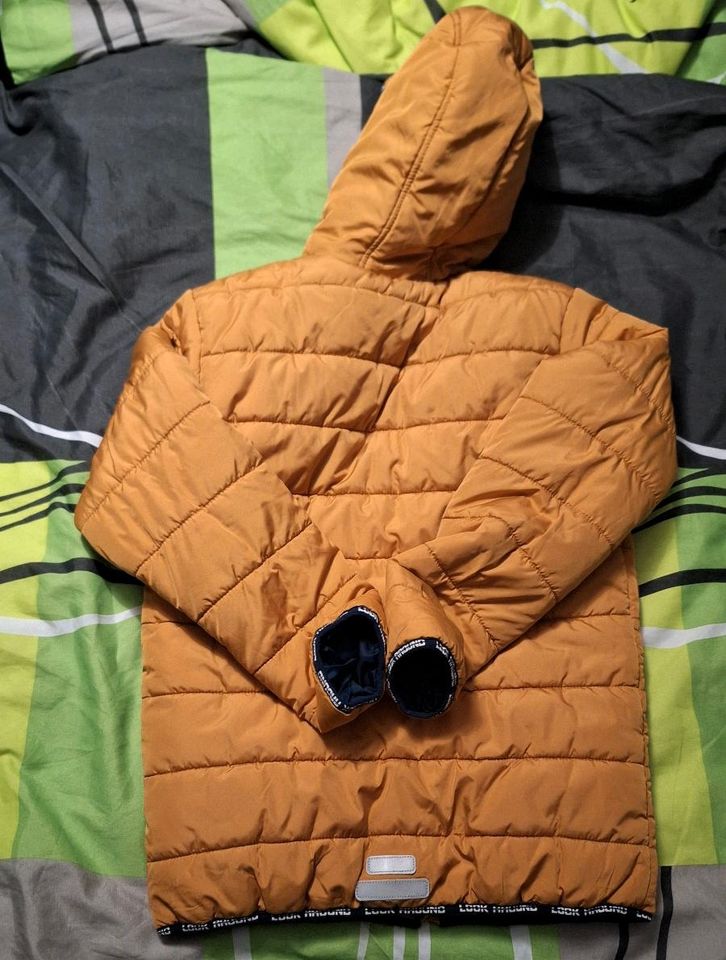 1 Winterjacke mit Kapuze in Größe 146/152 in Sindelfingen