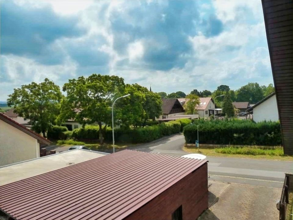 PREISREDUZIERUNG! Familienfreundliches Zuhause im Grünen mit enorm viel Platz & Extras, Doppelgarage und sonnigem Garten in Haßfurt