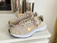 Nike Sneaker Stoff beige Gold 37,5 Ultra leicht Nordrhein-Westfalen - Hamm Vorschau