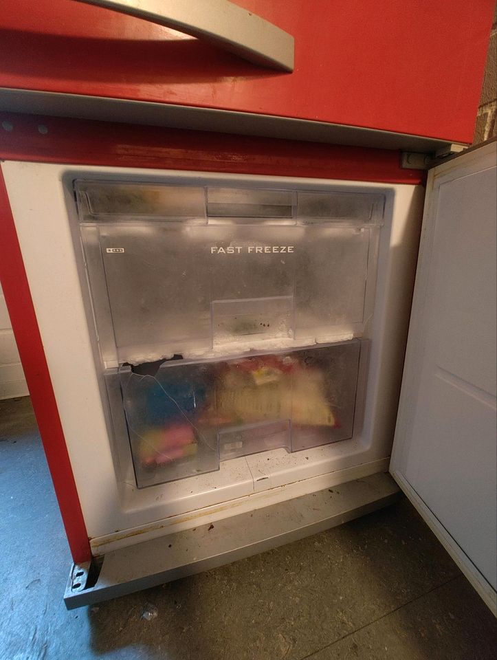 Kühlschrank in Rot A++ Im Erdgeschoss! Nurnoch bis morgen! in Kiel