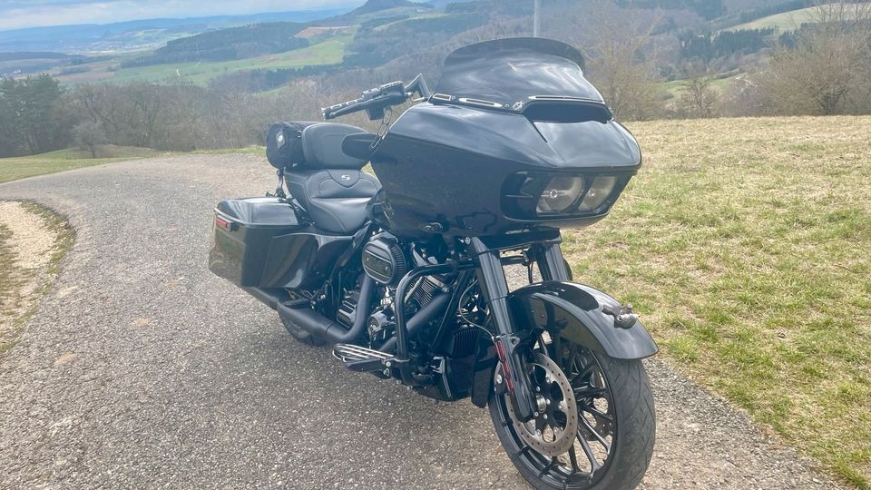 Harley Davidson Road Glide Spezial 114 mit vielen Extras in Hilzingen