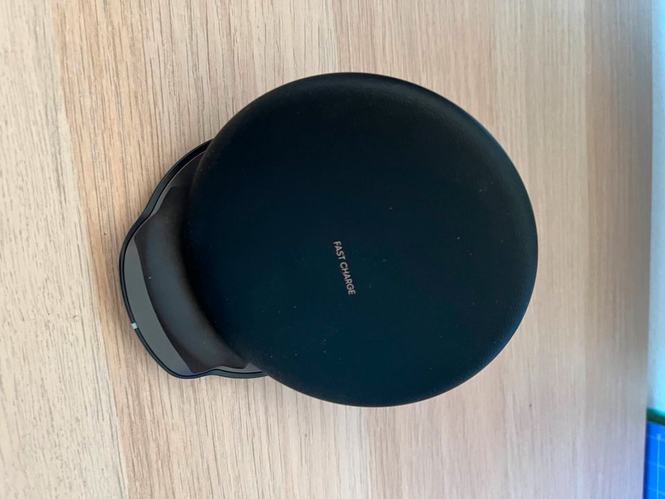 Samsung Ladestation Wireless Charging mit Standfunktion in Bad König