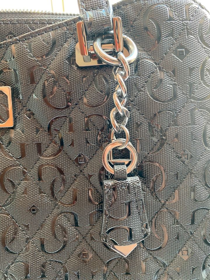 Guess LOLA Tasche Handtasche UVP155€ wie Neu in Nürnberg (Mittelfr)