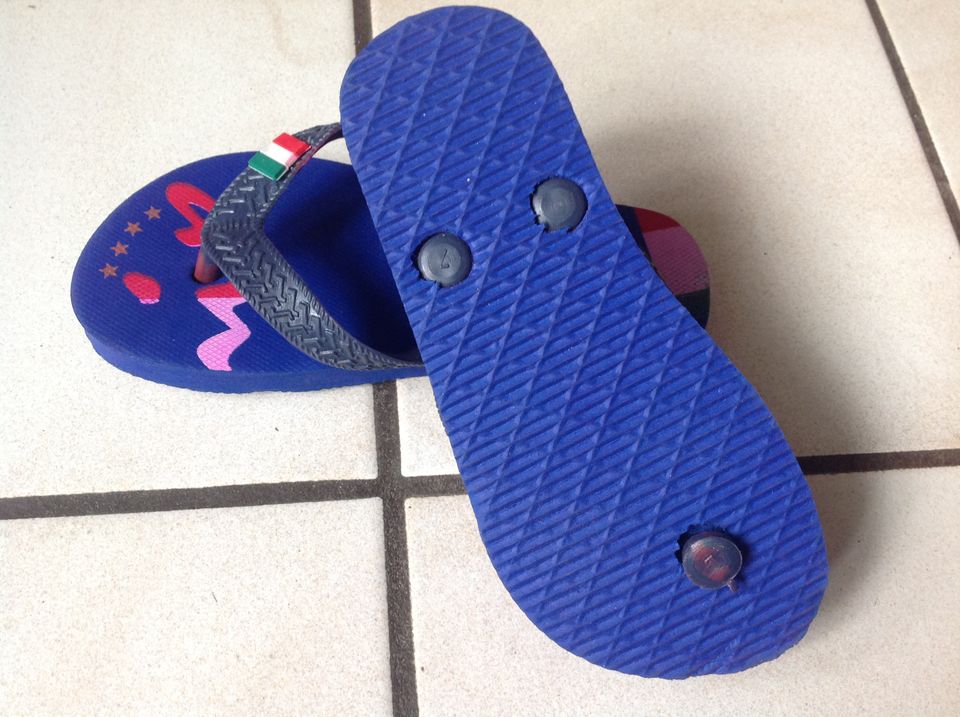 Flip Flops Badeschuhe Badeschlappen blau AMIX 18 cm Gr. 26 in Sachsen -  Bernsbach | Gebrauchte Kinderschuhe Größe 26 kaufen | eBay Kleinanzeigen  ist jetzt Kleinanzeigen