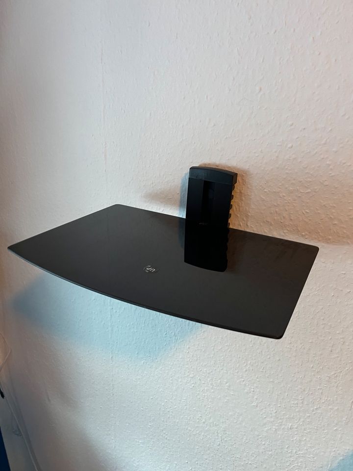 Floating Regal für Konsolen oder Router in Halle