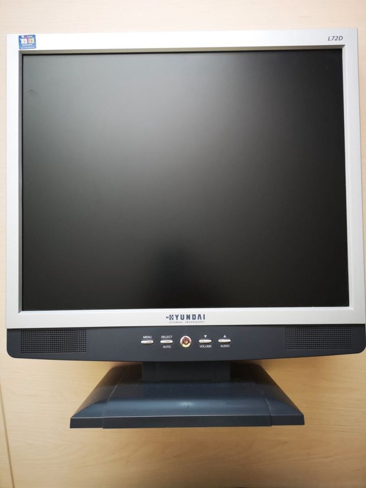 Monitor 17 Zoll, Hyundai Modell L72D, silberner Rahmen, gebraucht in Hohenstein