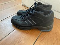 Adidas Sportschuhe Gr 40 UK 6,5 Schleswig-Holstein - Lübeck Vorschau
