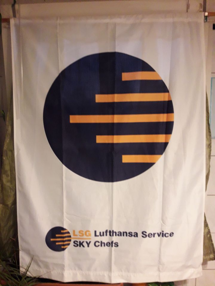 Lufthansa LSG Sky Chefs Banner Fahne groß in Berlin