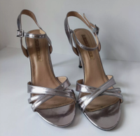 Buffalo Schuhe Damen Größe 39 Pumps High Heels Silber Sandalen Hessen - Limburg Vorschau
