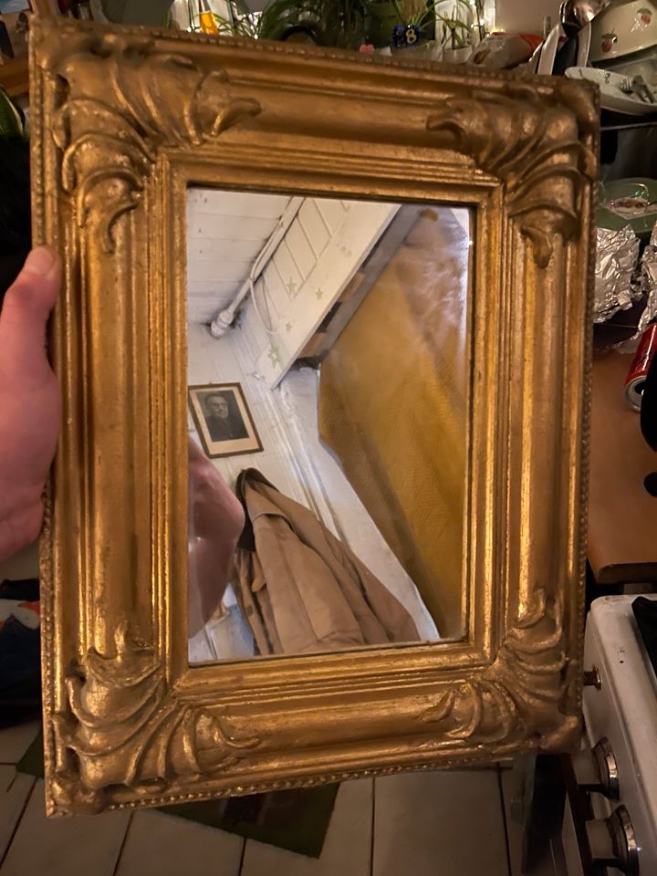Vintage Spiegel im goldenen Rahmen in Xanten