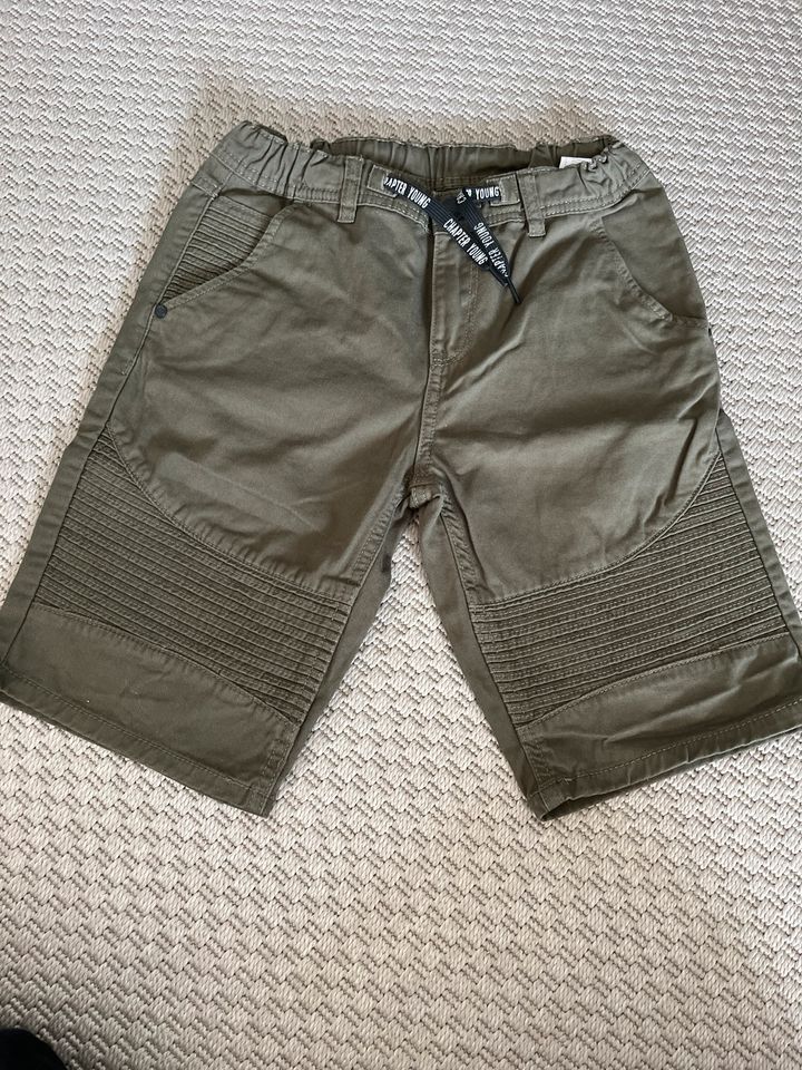 158 Shorts khaki Chapter Young in Allershausen