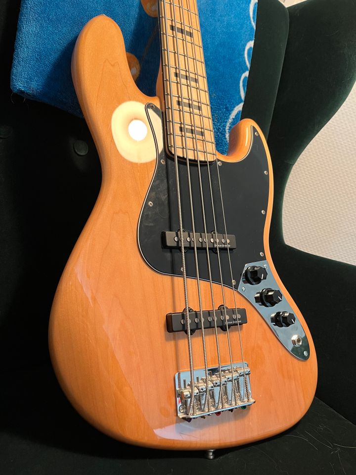 Squier by Fender Vintage Modified Jazz Bass V, Upgrades+Zubehör in Essen