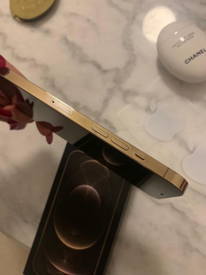 iPhone 12 pro max 512GB - gold - im TOP Zustand!!! in Düsseldorf