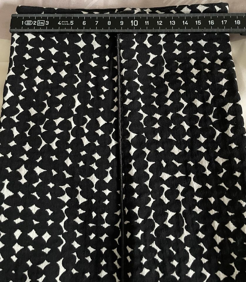 Damen-Hose von Gerry Weber, Gr 46, schwarz/weiß, wie neu in Pfullingen