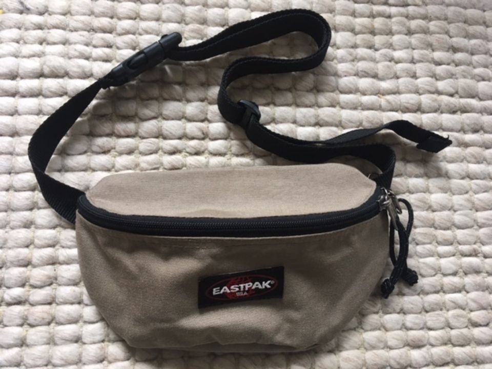 Eastpak Authentic Springer Gürteltasche 23cm in Hamburg