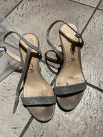 Unisa Pumps High Heels Glitzer Silber Gr. 36 Leder Freiburg im Breisgau - Günterstal Vorschau