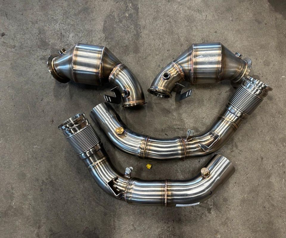 RM Motors Downpipe mit HJS EUR6 300CPI Kat für BMW F90 M5 und F92 M8 in Weil am Rhein