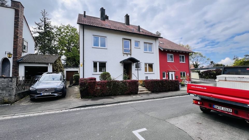 Provisionsfrei: Ansprechendes 2-Familienhaus mit ausbaubarem Dachgeschoss und Garage am Hochfeld zu verkaufen in Schweinfurt