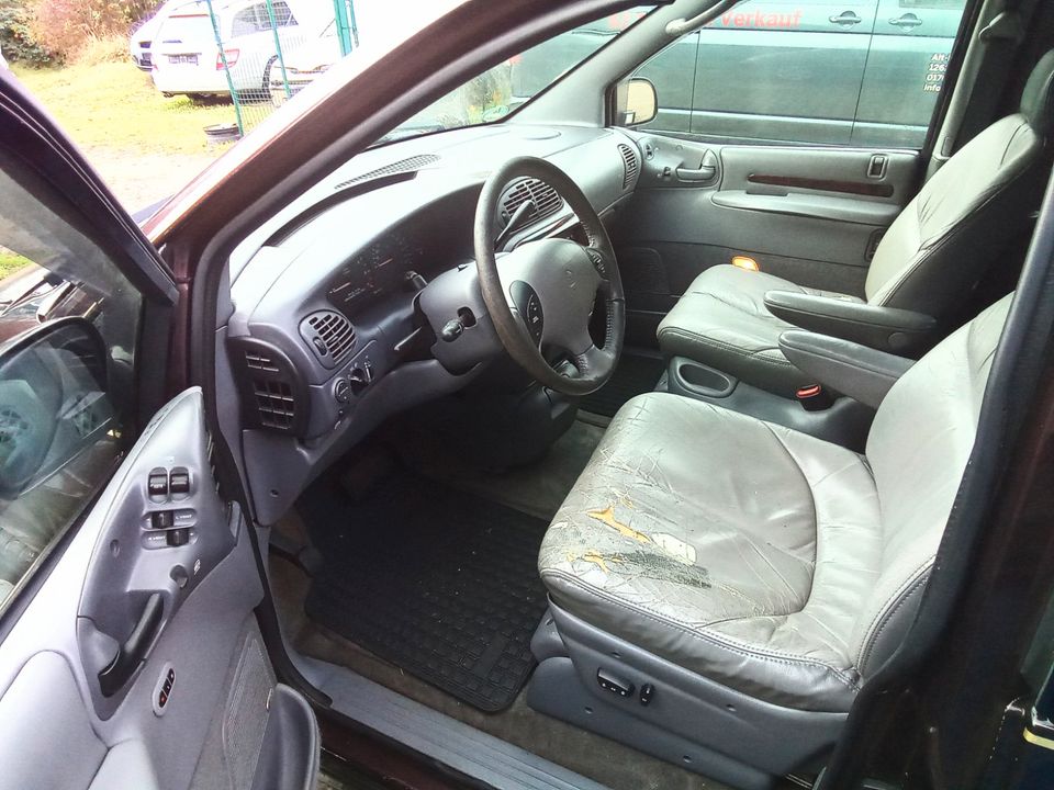 Chrysler Voyager Automatik Benzin/Gas 3,6 Leder 7Sitzer in Berlin