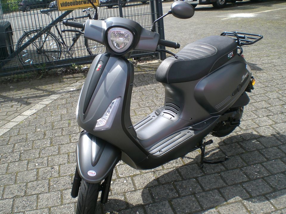 GTS Bravo 50ccm Retro Roller Euro 5 Vorführfahrzeug 392km in Köln Vogelsang