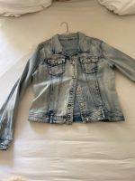 Sehr ausgefallen: Jeansjacke mit Glitzerdruck Altstadt-Lehel - München/Lehel Vorschau