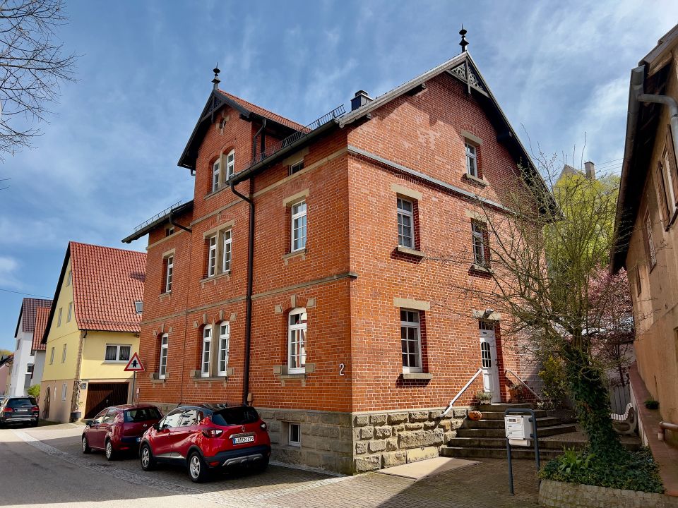 Traumhaftes 3-Familienhaus im Schweizer Stil mit Gewölbekeller und sonnigem Innenhof in Besigheim