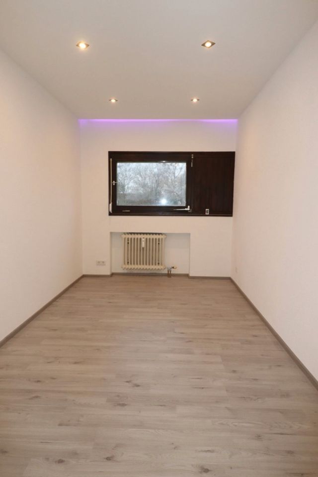 3 Zimmerwohnung NEU renoviert mit Balkon u. Hausint. Schwimmbad/Sauna in Friedrichshofen in Ingolstadt