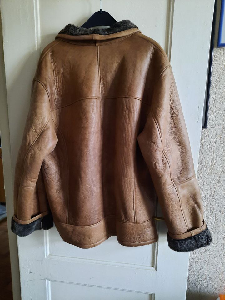 Lederjacke , echtes Leder mit Lammfell. Gr.50  VB. 220€ in Berlin