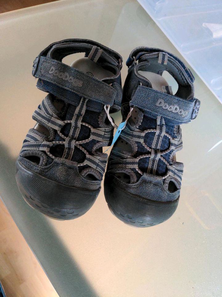 Jungen Sandalen in Gieselwerder