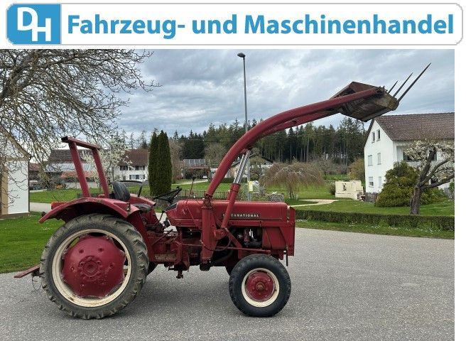 IHC MC Cormick IHC 353 International Traktor Schlepp in Unterwaldhausen