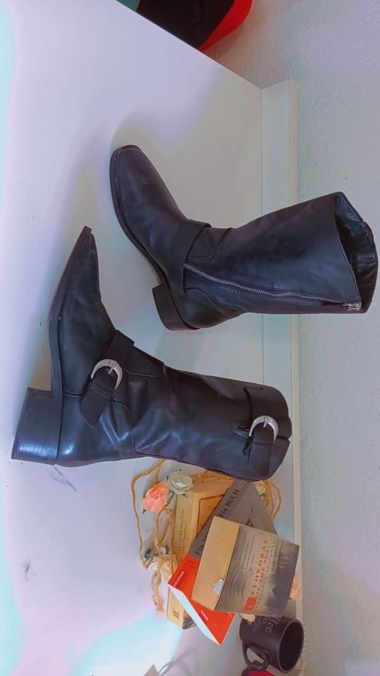 Long black boots in Göttingen